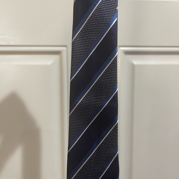 Armani Collezioni Tie Blue and Gray stripe Sz OS - Picture 4 of 11